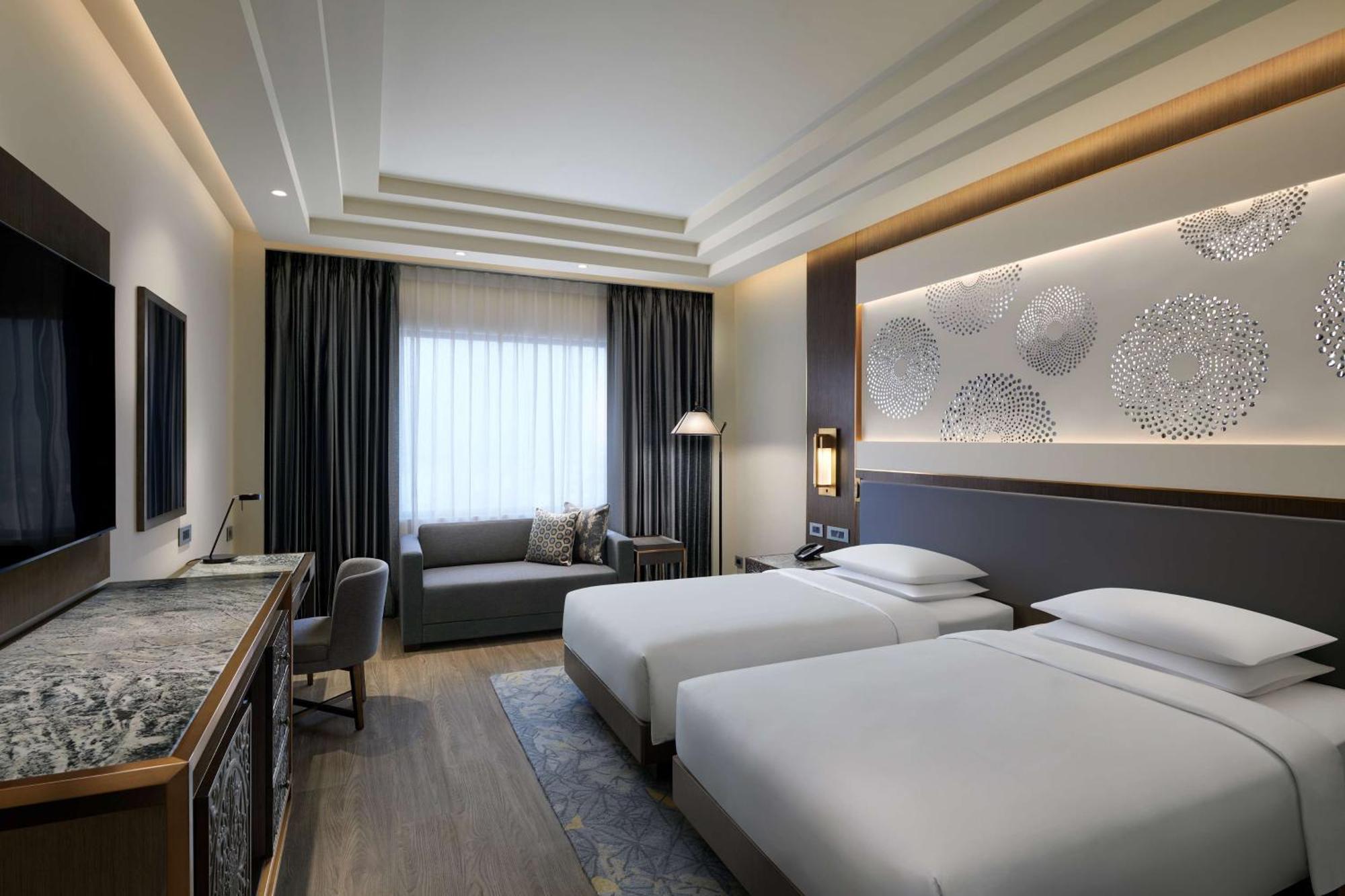 होटल Hyatt Regency Mansarovar 5*